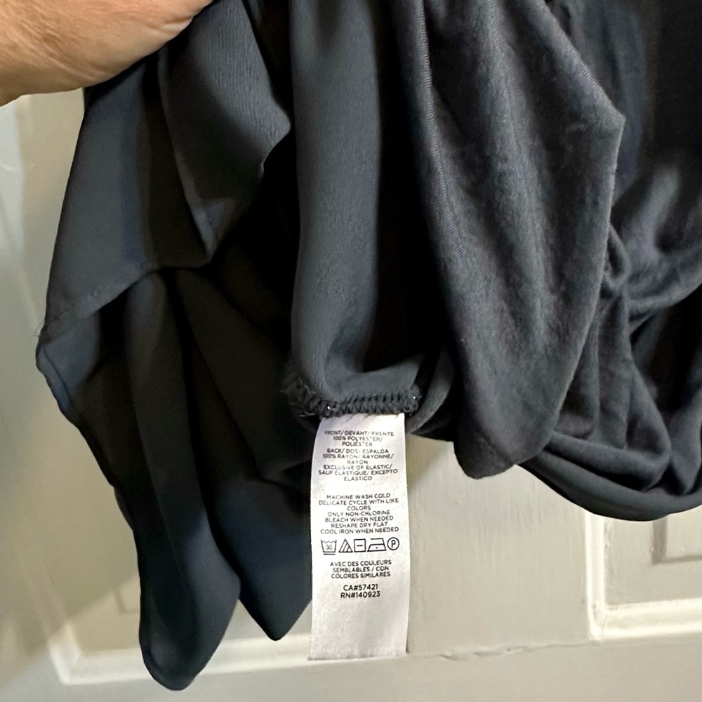 Excellent Condition! LOFT Ruffle Button Mixed-Media Shell (Medium) Coastal Grey - Picture 10 of 11